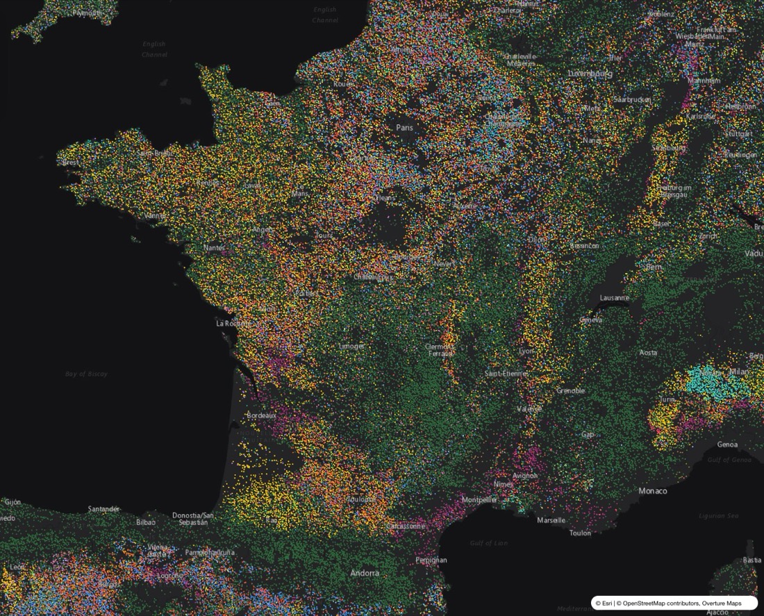 Crop map of France: each dot is a field area coloured by crop