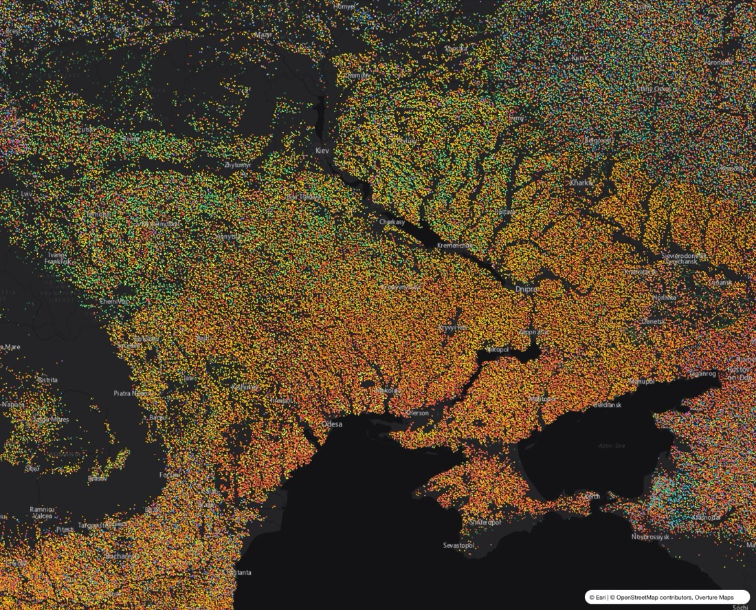 Crop map of Ukraine: each dot is a field area coloured by crop